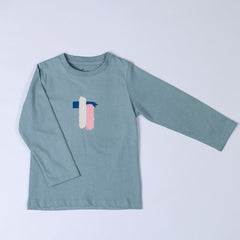 Long-sleeved t-shirt with blue, white and pink abstract stroke effect on the front